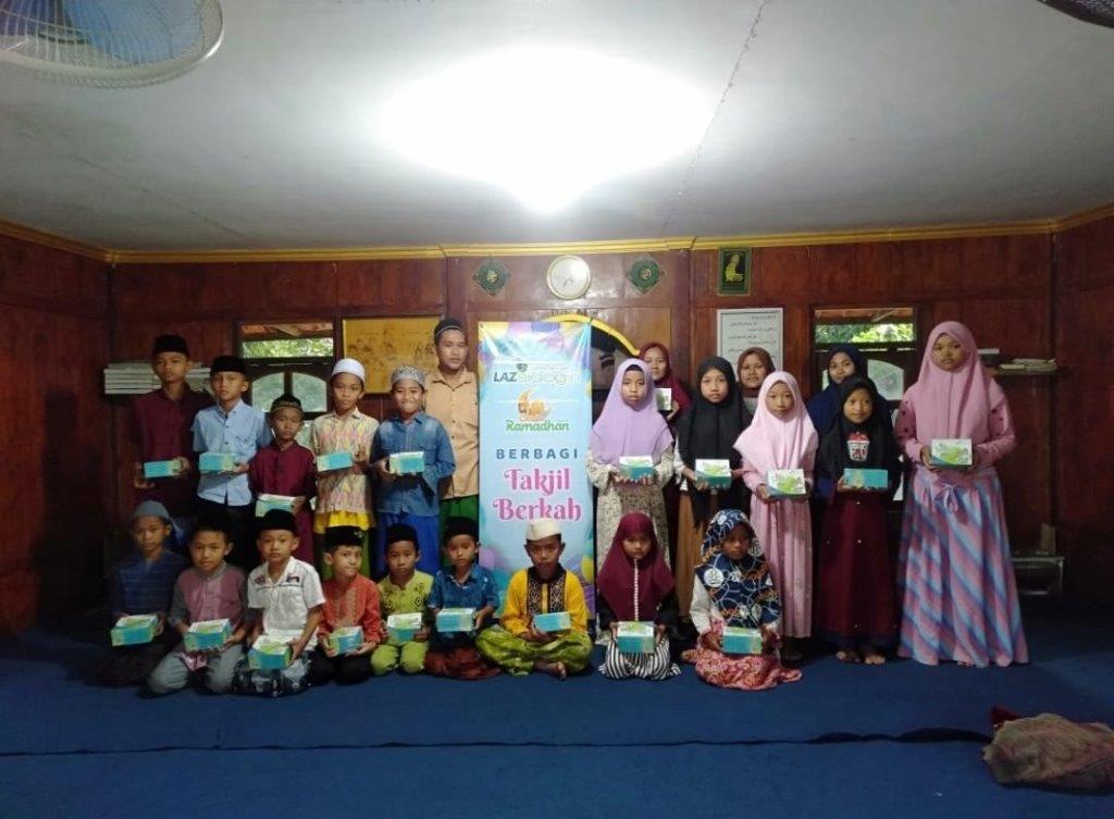 LAZ SIDOGIRI BERBAGI TAKJIL BERKAH BERSAMA ANAK-ANAK YATIM BANGKALAN