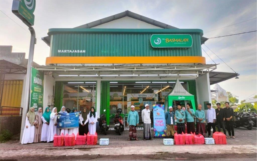LAZ SIDOGIRI TEBAR 2000 PAKET TAKJIL BERKAH DI 19 TITIK DI BANGKALAN 
