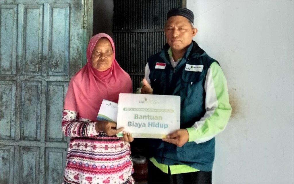 LAZ SIDOGIRI MENYALURKAN BANTUAN BIAYA HIDUP KEPADA DHUAFA DI BANGKALAN