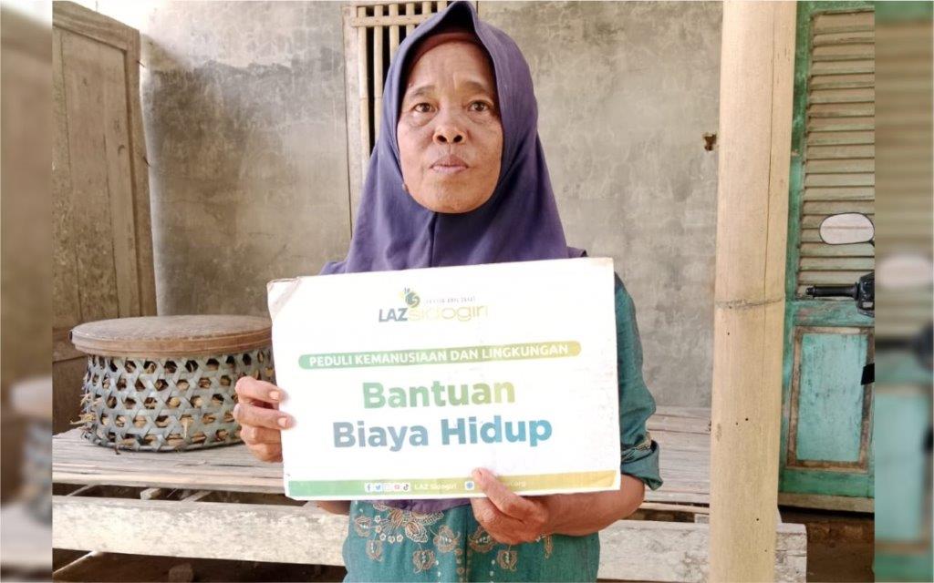 LAZ SIDOGIRI SALURKAN BANTUAN BIAYA HIDUP KEPADA LANSIA DHUAFA DI BANGKALAN