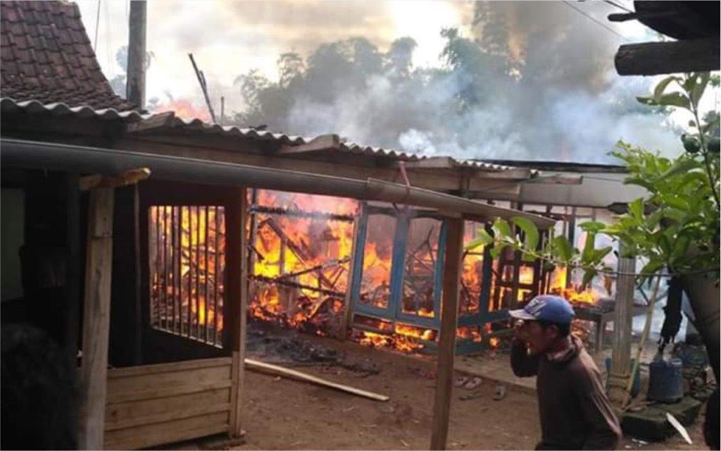 Tiga Rumah dan Kandang Ternak Terbakar Di Bondowoso