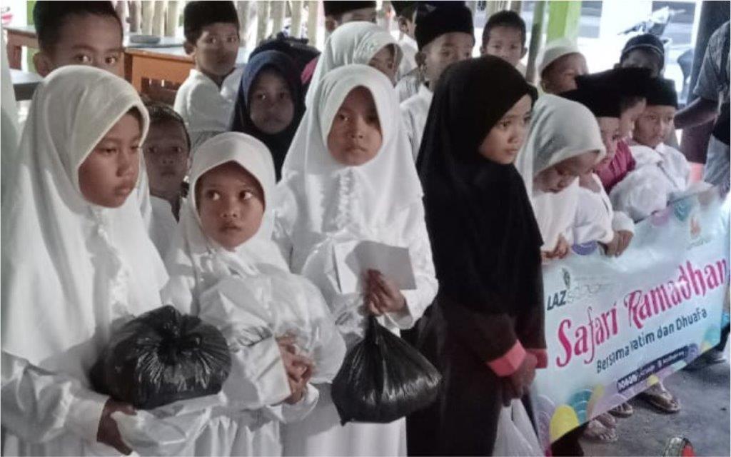 LAZ SIDOGIRI TEBAR BINGKISAN RAMADHAN DI PULAU BAWEAN 