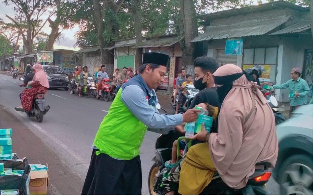 LAZ SIDOGIRI TEBAR TAKJIL BERKAH DI JEMBER