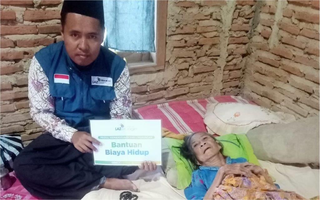 LAZ SIDOGIRI SALURKAN BANTUAN BIAYA HIDUP KEPADA LANSIA DHUAFA DI SAMPANG