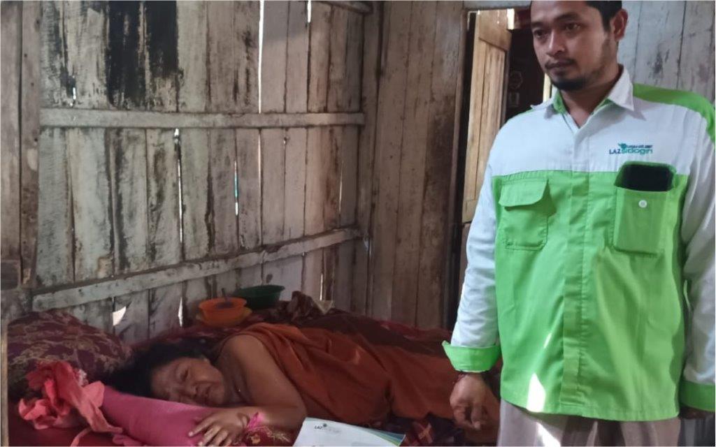 LAZ SIDOGIRI SALURKAN BANTUAN BIAYA HIDUP KEPADA WARGA DHUAFA DI SITUBONDO