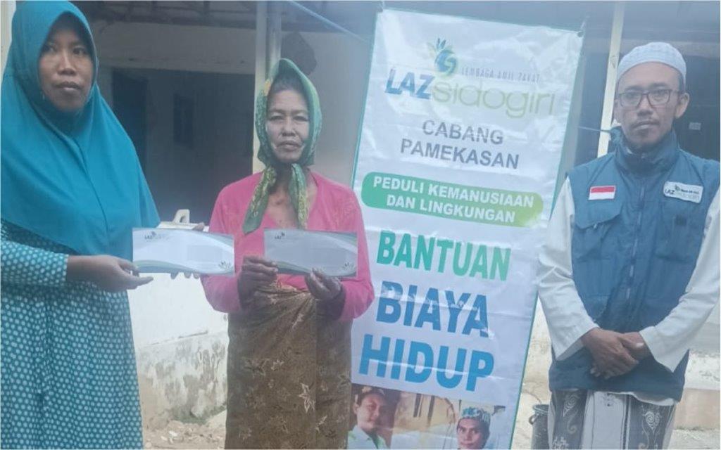 LAZ SIDOGIRI SALURKAN BANTUAN BIAYA HIDUP UNTUK WARGA DHUAFA PAMEKASAN