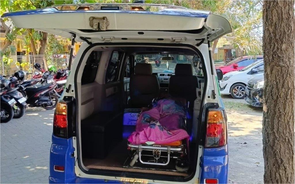 GERAK CEPAT; AMBULANS LAZ SIDOGIRI JEMPUT PASIEN DI RUMAH SAKIT UMUM SITUBONDO