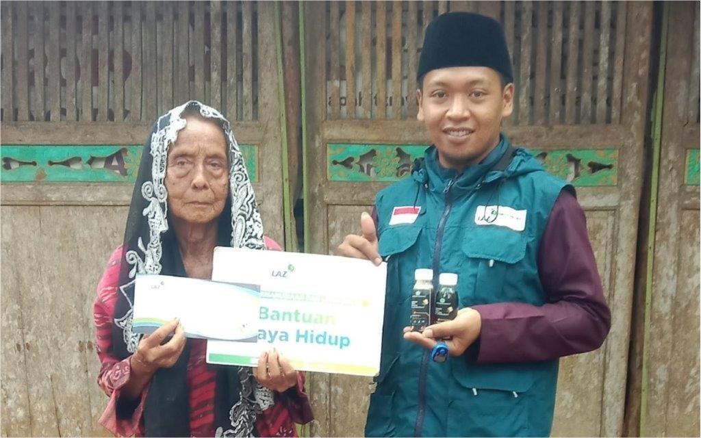 LAZ SIDOGIRI SALURKAN BANTUAN BIAYA HIDUP UNTUK LANSIA DI BANGKALAN