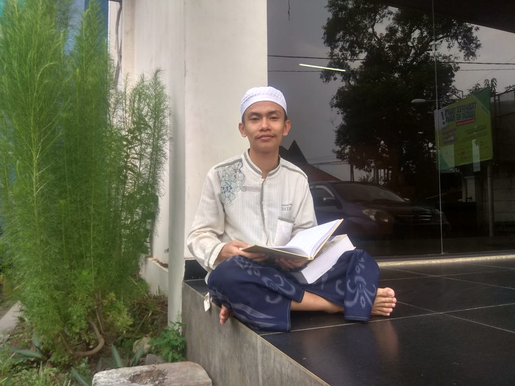 YATIM SEJAK KECIL TIDAK MEMATAHKAN SEMANGAT BELAJAR DI PESANTREN