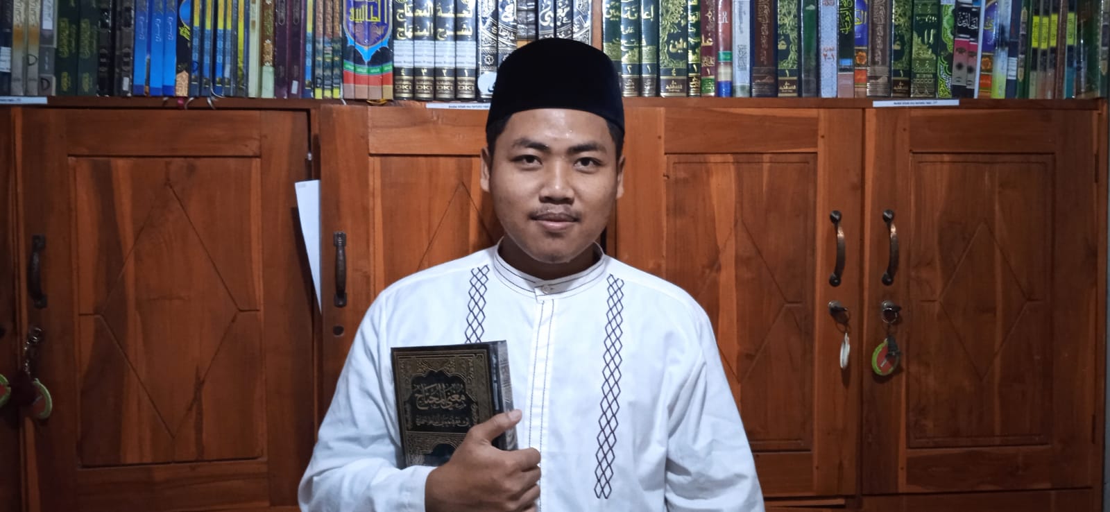MENGHAFAL AL-QURAN DENGAN MENGABDI MENJADI PETUGAS KEBERSIHAN