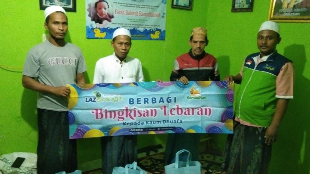 LAZ SIDOGIRI BERBAGI BINGKISAN LEBARAN KEPADA  MUAZIN, GURU NGAJI DAN TAKMIR MASJID