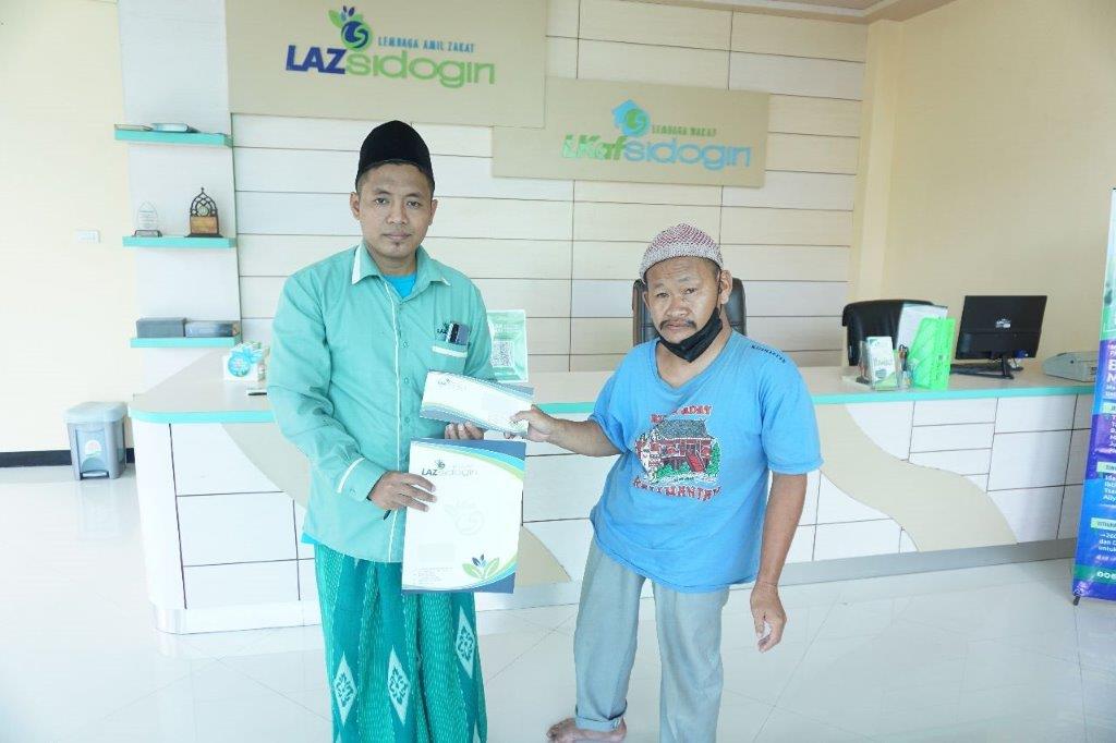 LAZ SIDOGIRI SANTUNI MUSYAFIR DARI BANDAR LAMPUNG YANG KEHABISAN BEKAL