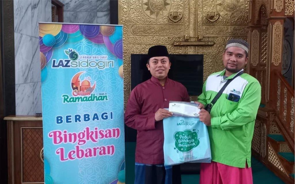 LAZ SIDOGIRI BERBAGI BINGKISAN KEPADA  MUAZIN, GURU NGAJI DAN TAKMIR MASJID DI KALIMANTAN TIMUR