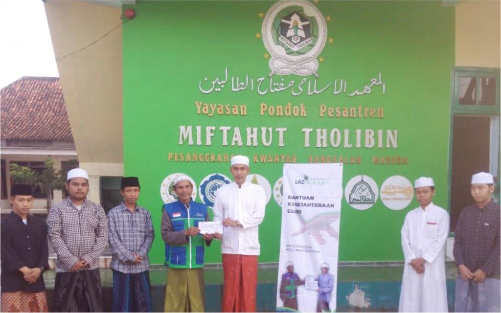 LAZ SIDOGIRI BANTU BISYAROH GURU DI PP. MIFTAHUT THOLIBIN BANGKALAN