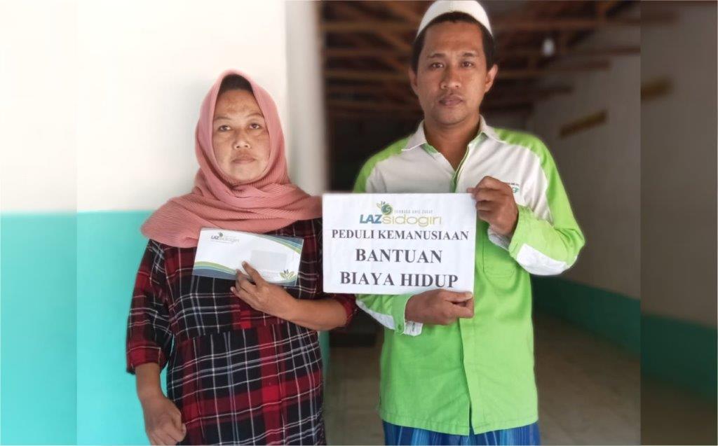 LAZ SIDOGIRI SALURKAN BANTUAN BIAYA HIDUP BAGI JANDA DHUAFA