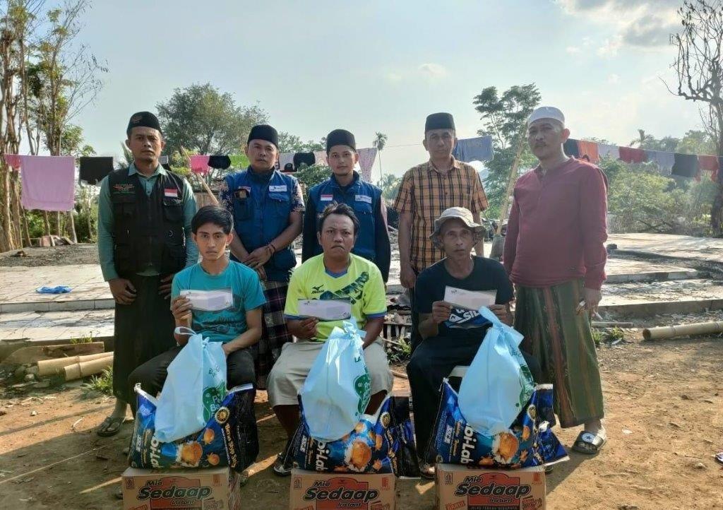 LAZ SIDOGIRI RINGANKAN BEBAN KORBAN KEBAKARAN DI BONDOWOSO
