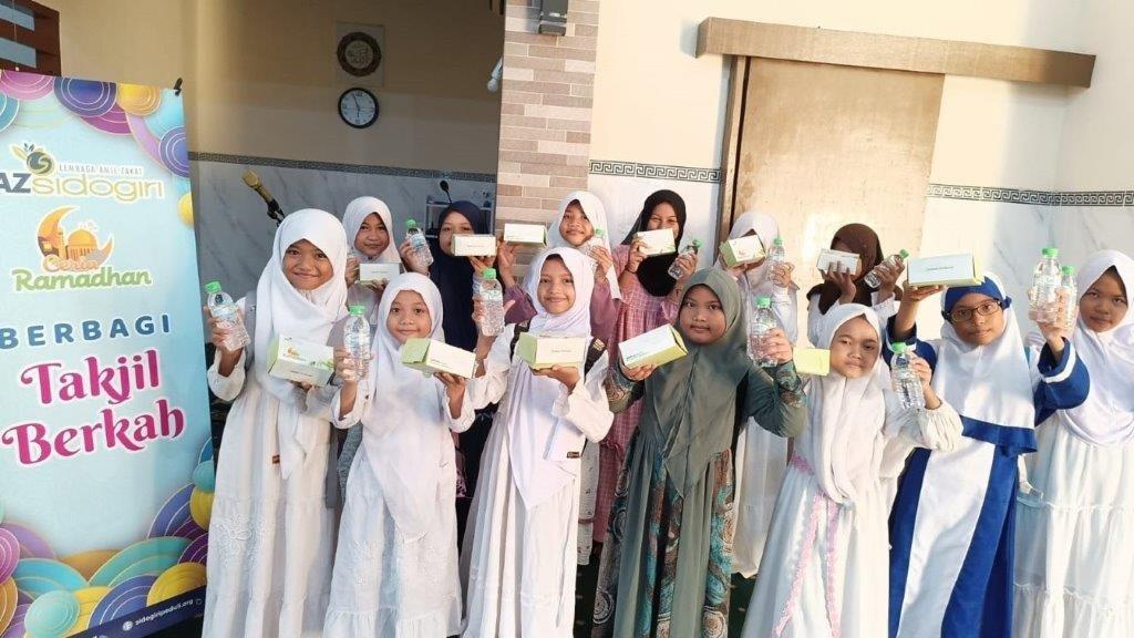 LAZ SIDOGIRI SEMARAKKAN BERBAGI TAKJIL BERKAH DI DENPASAR BALI