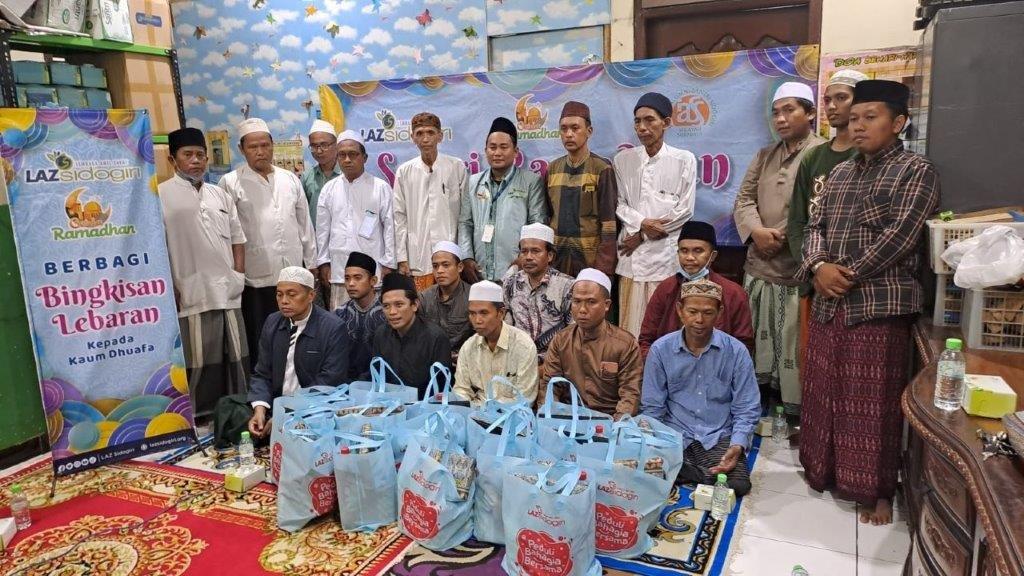 LAZ SIDOGIRI GELAR BERBAGI TAKJIL BERKAH DAN BINGKISAN LEBARAN DI SURABAYA