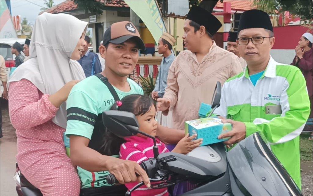 LAZ SIDOGIRI GENCARKAN BAGI-BAGI TAKJIL BERKAH DI SITUBONDO