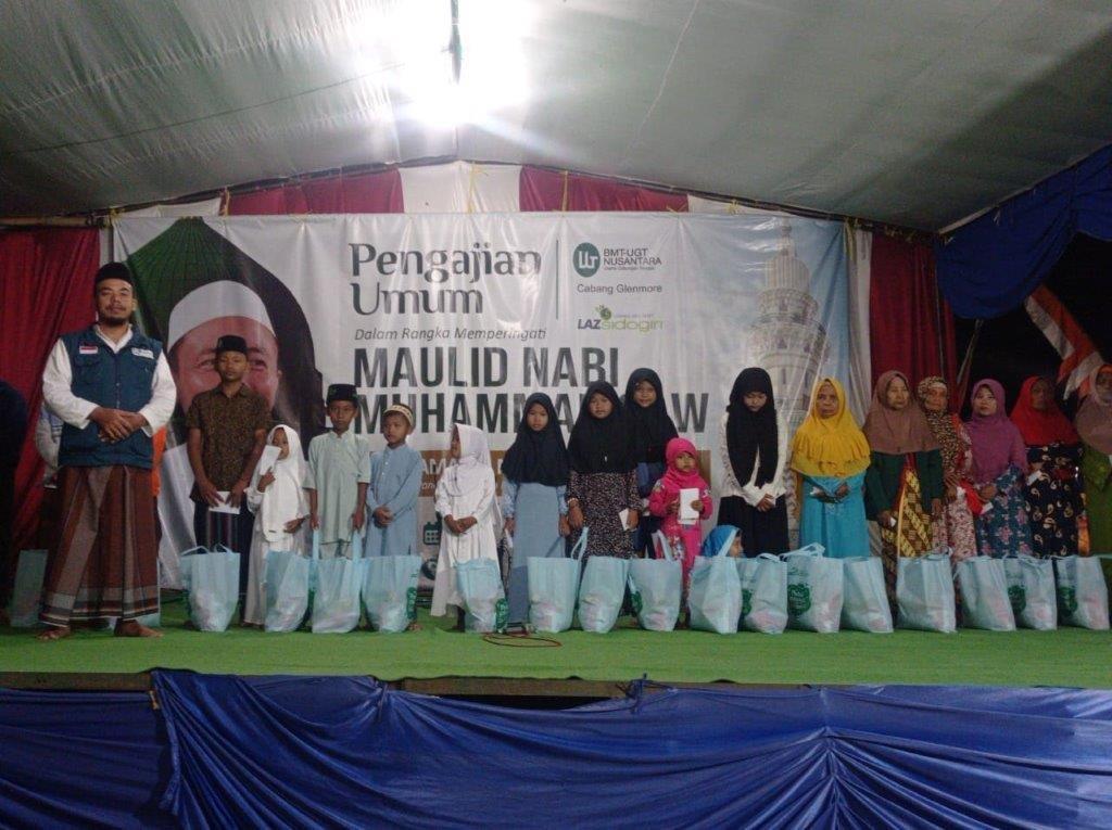 LAZ SIDOGIRI SANTUNI KAUM DHUAFA DAN YATAMA DI BANYUANGI 