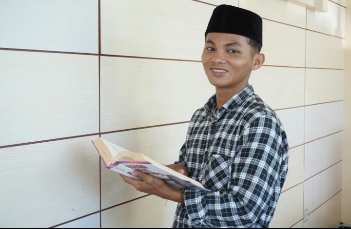 BERKHIDMAH SEBAGAI TUKANG BERSIH-BERSIH