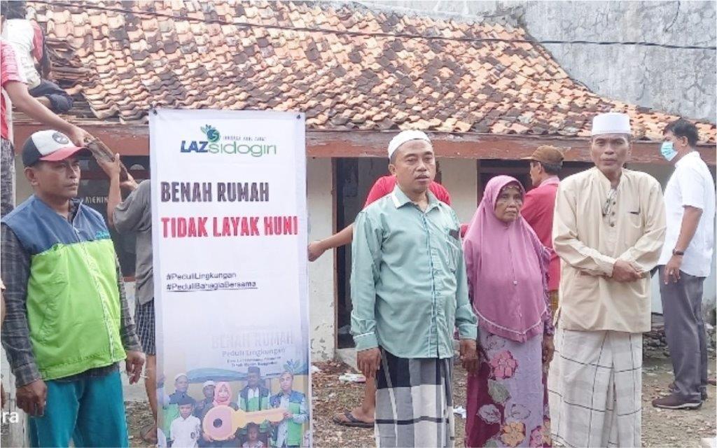 LAZ SIDOGIRI BENAH RUMAH MASYARAKAT DHUAFA DI BANGKALAN