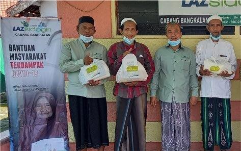 Salurkan Bantuan Masyarakat Terdampak Darurat Covid-19 Di Bangkalan