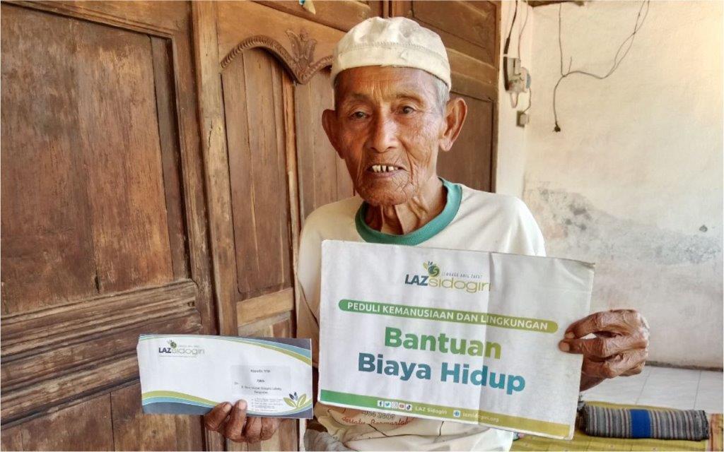 LAZ SIDOGIRI KUCURKAN BANTUAN BIAYA HIDUP UNTUK DUAFA DI BANGKALAN