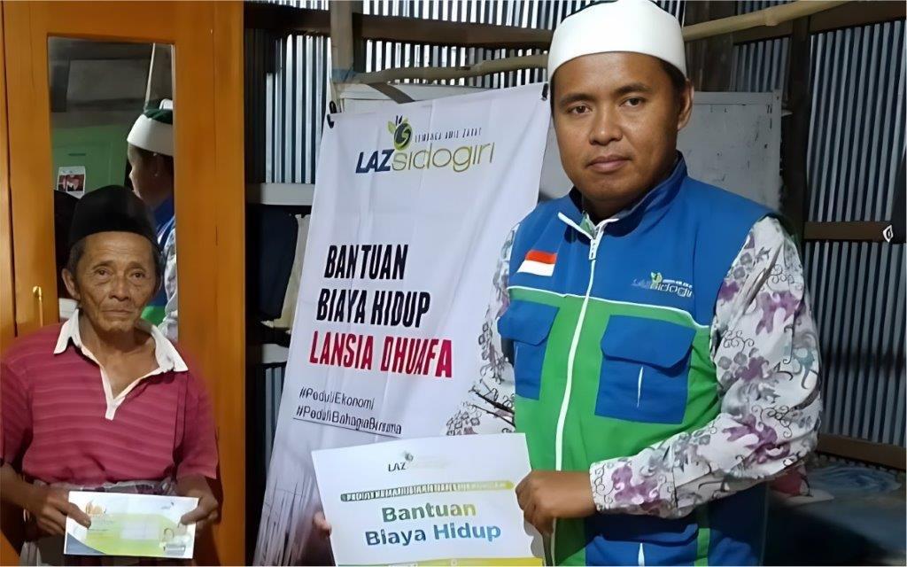 LAZ SIDOGIRI BANTU BIAYA HIDUP LANSIA DI SAMPANG