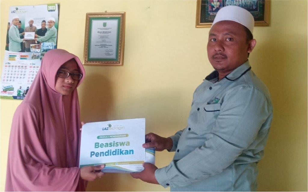 LAZ SIDOGIRI BANTU PELUNASAN TAGIHAN SANTRI BANAT V 