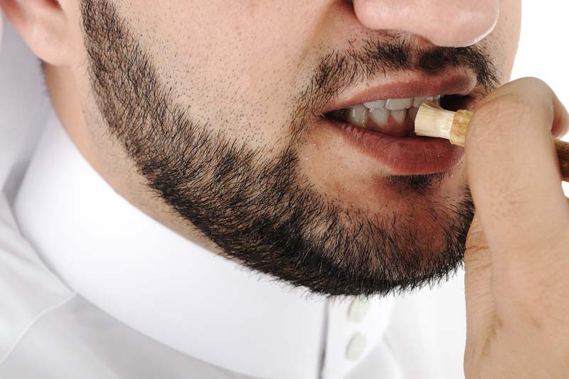 TATA CARA BERSIWAK MENURUT KITAB-KITAB SALAF