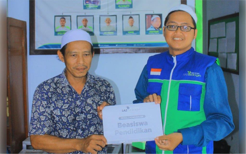 LAZ SIDOGIRI SUPPORT BIAYA PENDIDIKAN SANTRI BANAT II ASAL PASURUAN