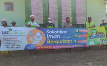 LAZ Sidogiri Bagi-Bagi Daging Kurban Kepada Mustahik 
