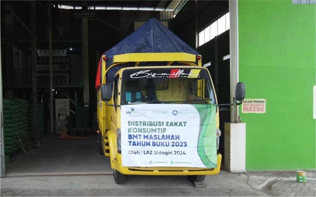 LAZ SIDOGIRI DITRIBUSIKAN BERAS ZAKAT KONSUMTIF ANGGOTA BMT MASLAHAH 