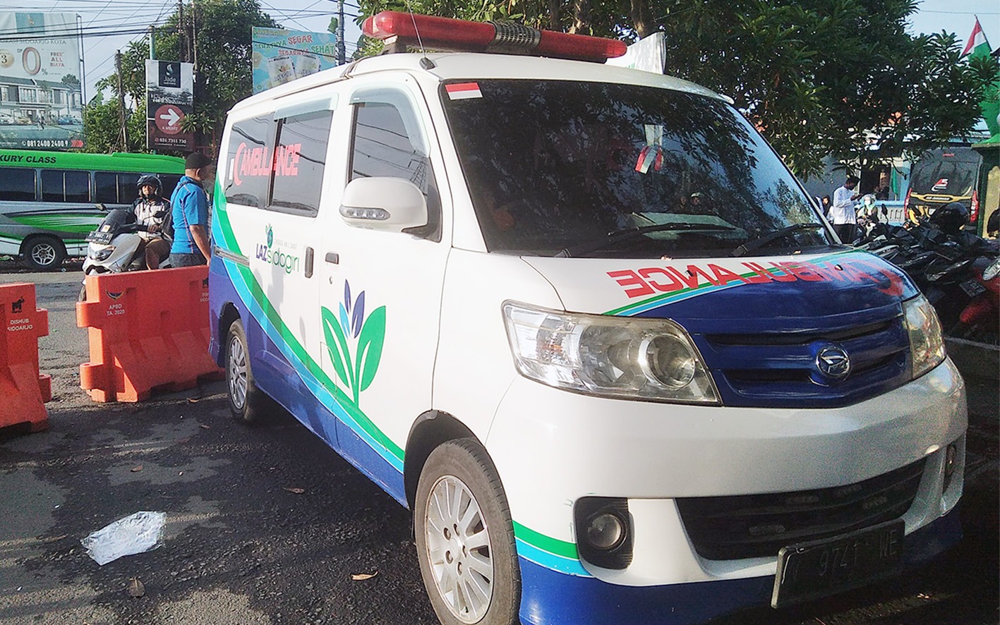 Sukseskan Peringatan Harlah 1 Abad NU, LAZ Sidogiri Kirimkan 8 Ambulance Siaga dan Bagi-Bagi Snack