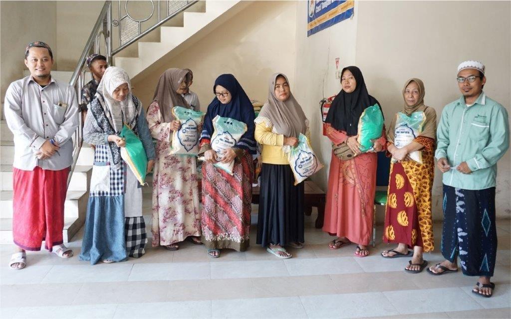 LAZ SIDOGIRI DISTRIBUSIKAN ZAKAT KONSUMTIF BMT MASLAHAH